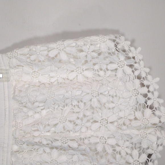 NWT Abercrombie and Fitch floral white shorts size large - Picture 10 of 15